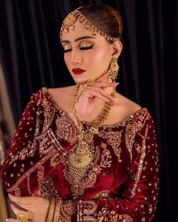 Velvet Bridal Lehnga – MNR Zamair